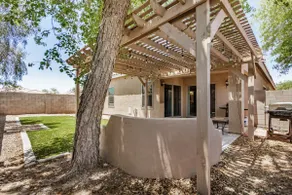 Spacious House w/ a Washer + Private Bathroom - Image 4