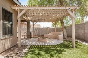 Spacious House w/ a Washer + Private Bathroom - Image 3