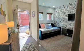 Old Market Townhome w/ 2 King Suites+Garage+View - Image 4