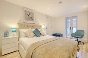 Wanstead Luxe Hideaway - Luxury 2 Bedroom - Image 3