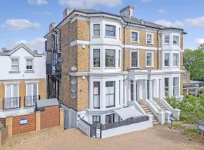 Wanstead Luxe Hideaway - Luxury 2 Bedroom - Image 2