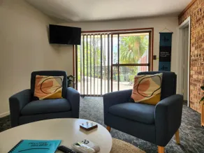 Spuds Retreat - 1 bedroom with separate lounge - Image 2