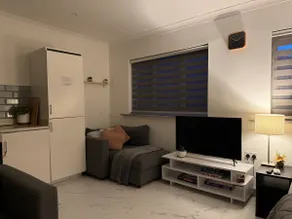Spacious, Quiet & Pvt. Detached Studio Apt. - Image 5