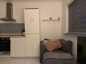 Spacious, Quiet & Pvt. Detached Studio Apt. - Image 4