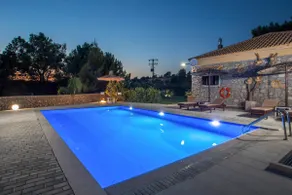 Villa in the Woods - Image 4