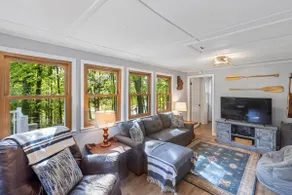 Waterfront cottage w/deep dock 17 miles to Clemson - Image 2
