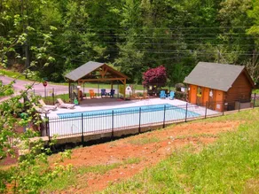 Resort Cabin-Hot Tub-Game Room-Pool Table-Private - Image 4