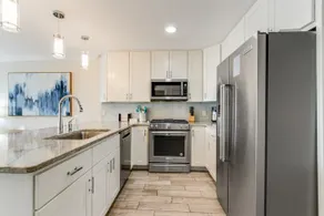 Luxury water-view condo with high-end finishes - Image 4