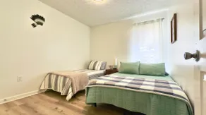 Bright Townhome with THREE KING-SIZE beds - Image 4