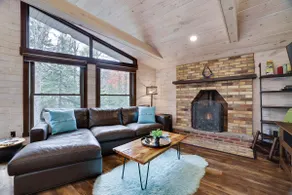 Cozy Chalet/close to lake/wood stove/pets ok - Image 4