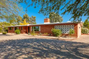 Mid-Century Oasis with private Pool - Image 3
