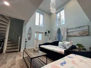 Ocean Breeze Luxurious and Stylish Townhouse - Image 3