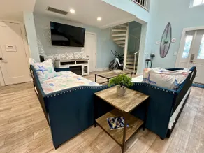 Ocean Breeze Luxurious and Stylish Townhouse - Image 4