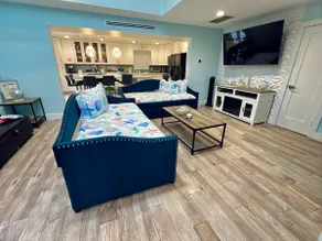 Ocean Breeze Luxurious and Stylish Townhouse - Image 5