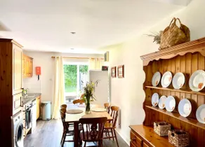 Traditional Cozy Thatched Cottage - 1.5km to Town - Image 3