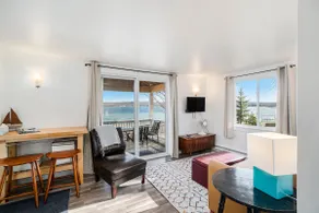 Lakefront Sleeps 4. Walk downtown+near Boyne Mtn - Image 2