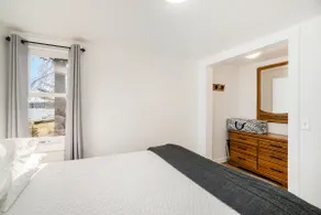 Lakefront Sleeps 4. Walk downtown+near Boyne Mtn - Image 5