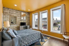 Heart of Walkers Point | 3BR | Spa Shower | AC - Image 2