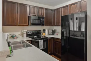 Newly Refreshed, Spacious Stay Near Polaris Mall - Image 5