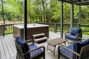 Lakehouse w Boat, SUPs, Kayaks, Hot tub, Firepit, Fireplace, Resort - Image 5