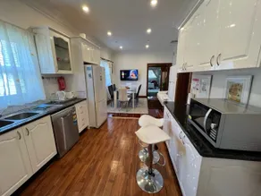 Comfy & convenient, 5 mins walk to train stations - Image 3