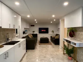 Comfy & convenient, 5 mins walk to train stations - Image 2