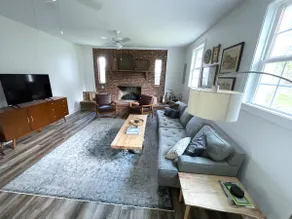 Spacious Modern Farmhouse Close to the Beach - Image 5