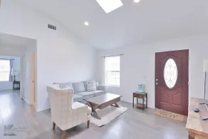 Modern cozy duplex close to downtown! - Image 4