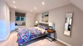Comfortable 6 Guest Home - Walk to Canal & Award-Winning Pub - Image 2