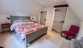 Comfortable 6 Guest Home - Walk to Canal & Award-Winning Pub - Image 3