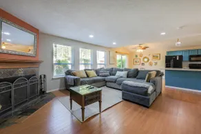 Charming 3-Bedroom Home w/ Backyard in Beaverton! - Image 4
