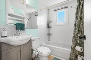 Bright & fun apartment w/ patio near Gatineau Park - Image 4