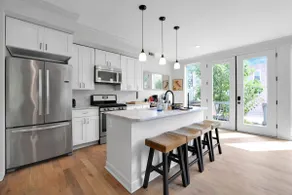 Luxury 3 Br Capitol Hill Home w/Parking - Image 4