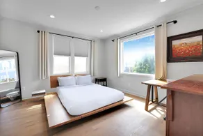 Luxury 3 Br Capitol Hill Home w/Parking - Image 2