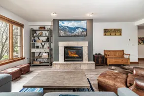 Luxurious Condo Gated Community Pool Hot Tubs - Image 4