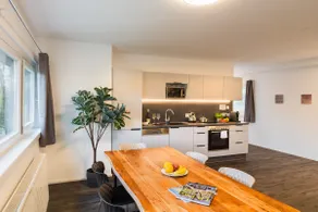 Riverside 3-bedroom apartment with balcony - Image 2