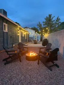 Modern Retreat - Free EV Charging, Games, Fire Pit - Image 2