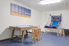 Modern Retreat - Free EV Charging, Games, Fire Pit - Image 3