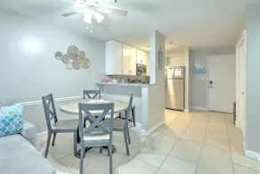 2bdr/2bath, heated indoor pool, walk to beach - Image 4