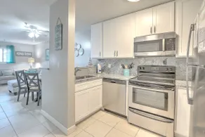 2bdr/2bath, heated indoor pool, walk to beach - Image 5