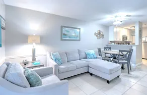 2bdr/2bath, heated indoor pool, walk to beach - Image 3