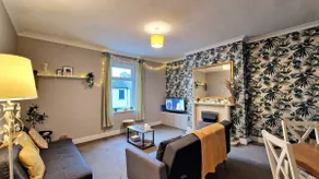 Brodie's Hideaway Stylish Seaside town apartment - Image 2