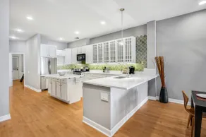 River North 3BR/2BA: HUGE, Parking, Center Chicago - Image 4