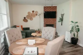 Cozy 2BR | King bed | RokuTV | Walk to Downtown - Image 4
