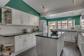 Spacious House with 3 Double Bedrooms in the Countryside - Image 5