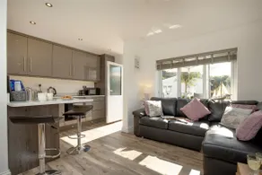 Little Greenway Holiday Bungalow - Image 4