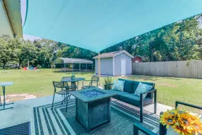 Beach Hideaway: Walk to Beach, Fenced yard, Clean - Image 2