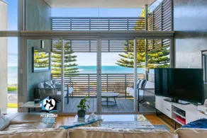 Easter Retreat: New York Loft Style Esplanade - Image 2