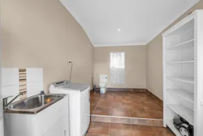 Quaint 2 bedroom fully furnished Cottage - Image 2