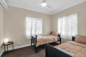 Quaint 2 bedroom fully furnished Cottage - Image 5
